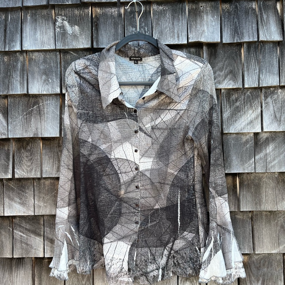 Komarov crinkle lace blouse white black and gray size large